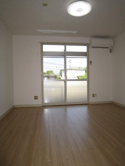 その他部屋・スペース　広々・9帖の洋室♪