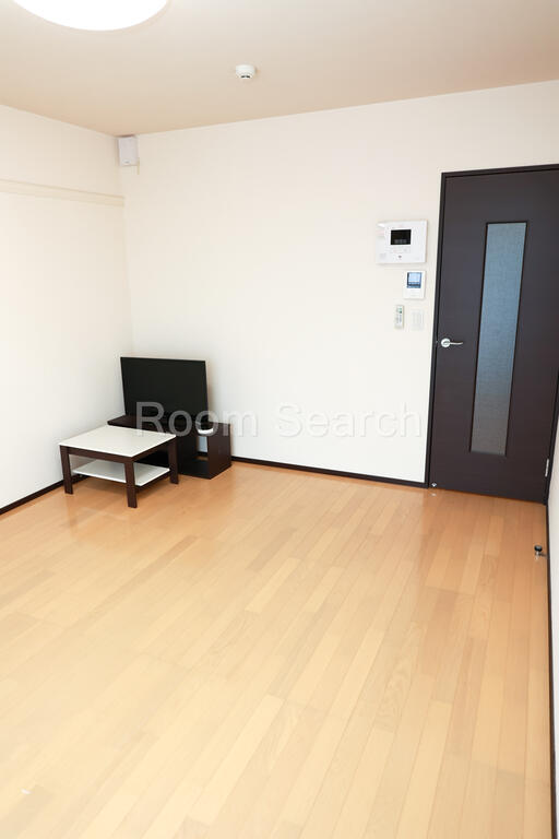 居室・リビング　テレビ、テーブル付き