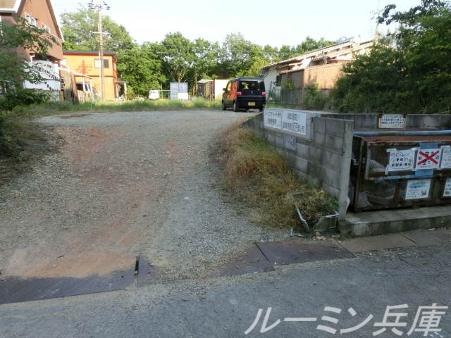 【シャインコスモの駐車場】