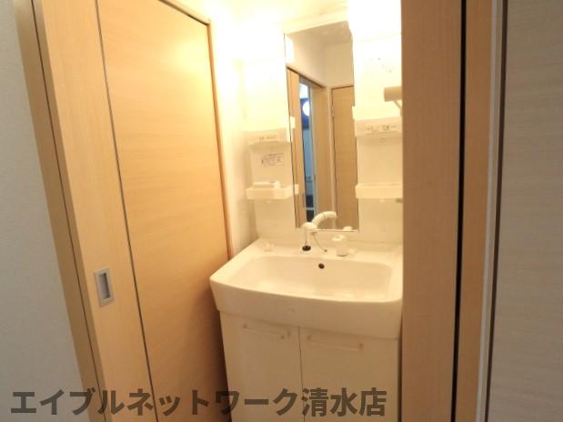 洗面設備　使いやすい洗面所です