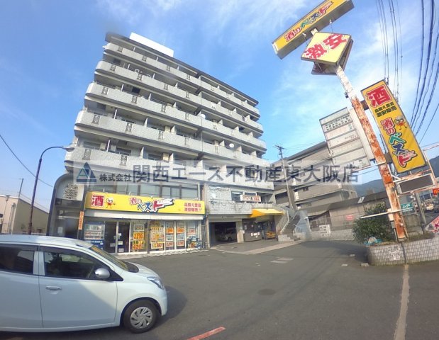 東大阪市若草町のマンションの建物外観