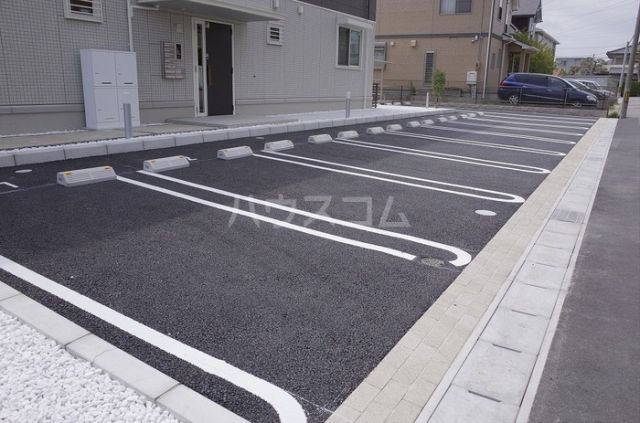 【メゾンＭＩＮＡＭＩ　IIの駐車場】