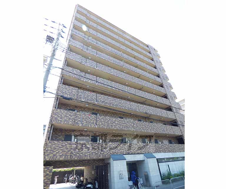 京都市右京区梅津南広町のマンションの建物外観