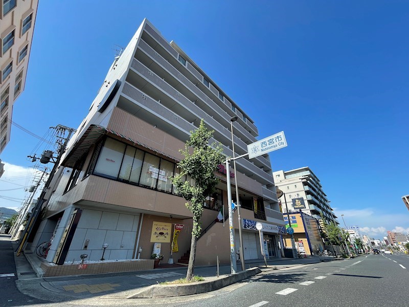 芦屋市楠町のマンションの建物外観