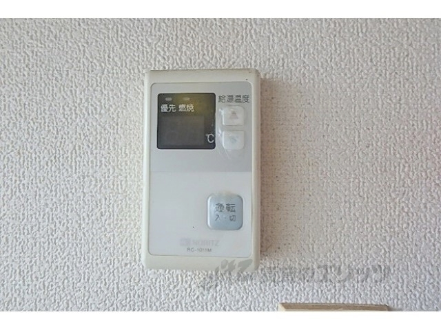 その他設備　給湯器リモコン