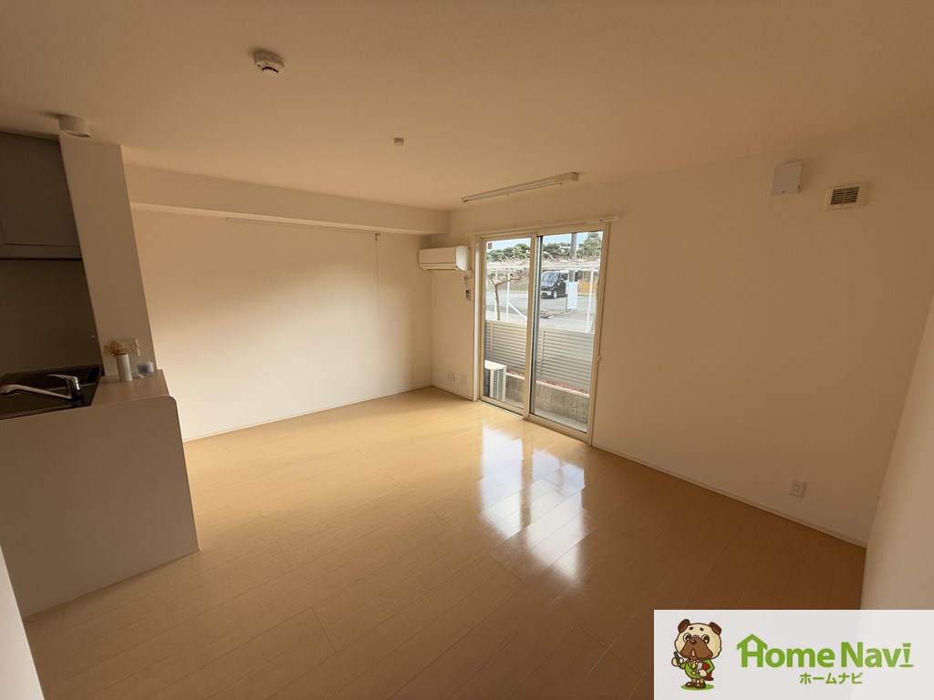 居室・リビング　エアコン付。インターネットが無料で使えます。