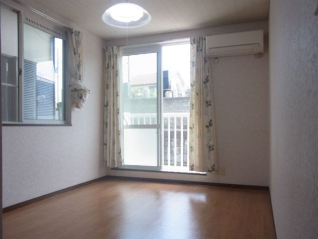 居室・リビング　別号室写真