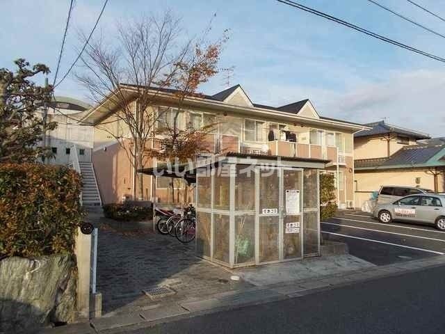 津山市小原のアパートの建物外観