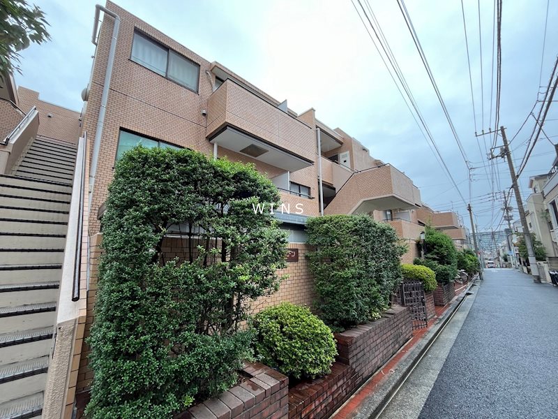 渋谷区本町のマンションの建物外観