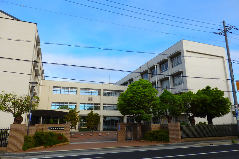 【D-PLACE飾磨駅前の中学校】