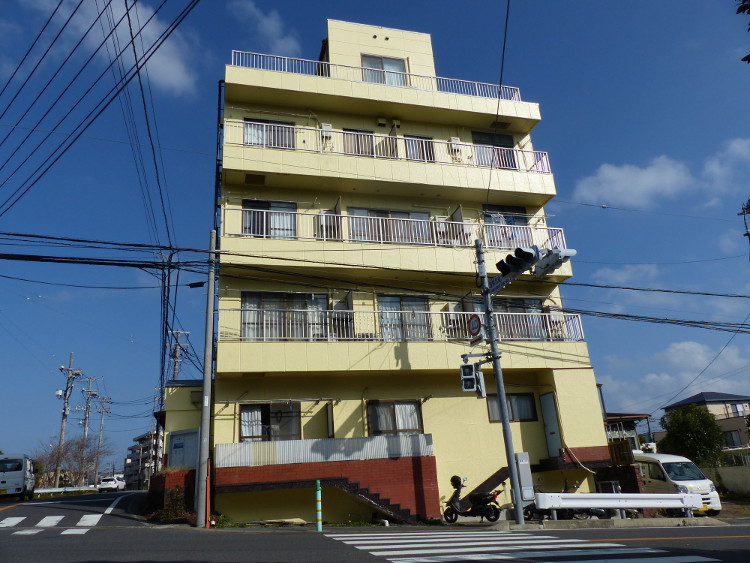 マンションくろしお台の建物外観