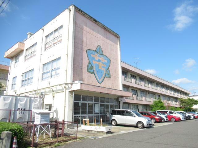 【郡山市方八町のマンションの小学校】