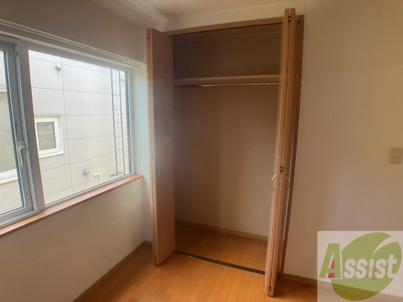 収納　寝室の収納です。部屋がすっきり片付きます。