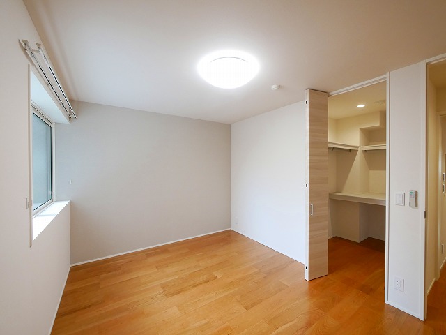 その他部屋・スペース　落ち着いて過ごせるお部屋なので、寝室にいかがでしょうか