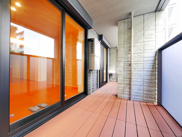 バルコニー　外からの目が気にならないバルコニーで洗濯物が干せます