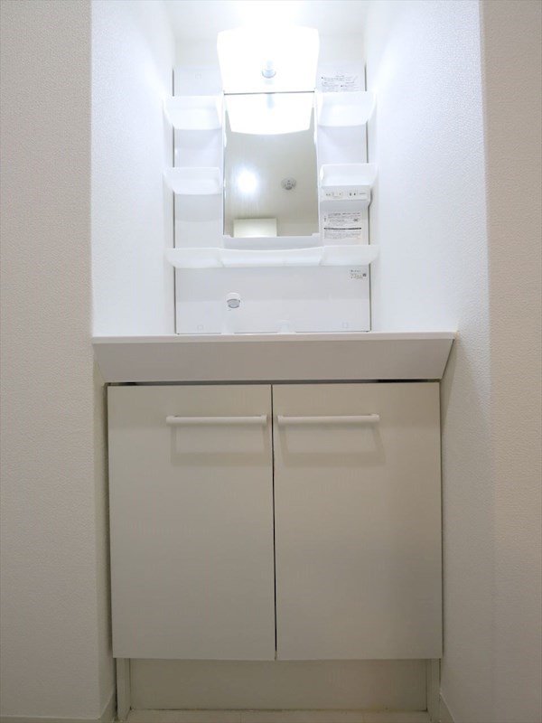 洗面設備　脱衣所　独立洗面台（シャンプードレッサー付）