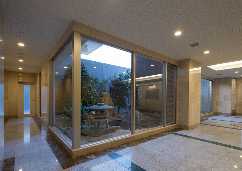 ロビー　エントランスは豪華に華やかです♪