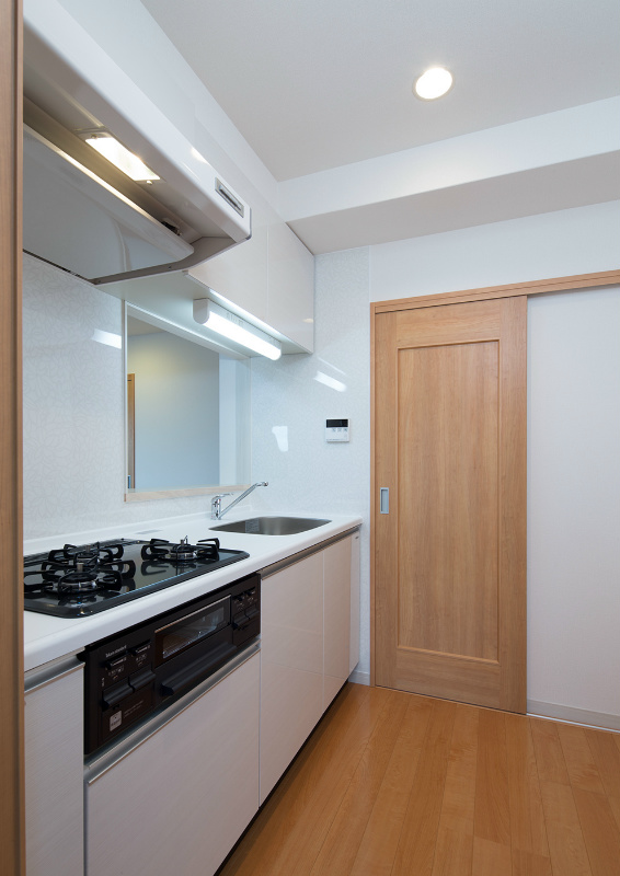 キッチン　カウンターキッチン。3口コンロ・グリル付き