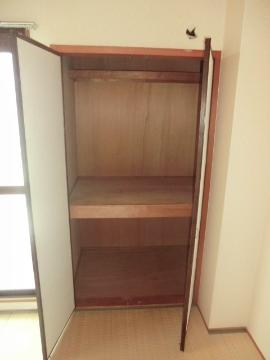 ハイツティアラ　収納　収納