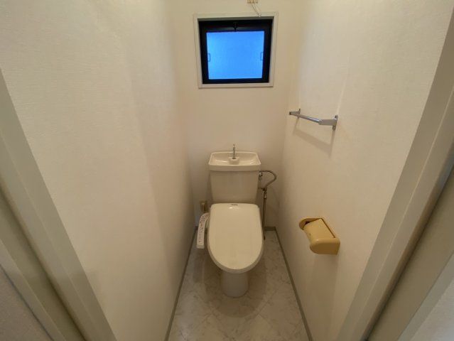 ＪＲ信越本線 長岡駅 徒歩46分 2階建 築34年のトイレ写真