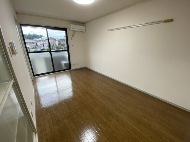 ＪＲ信越本線 長岡駅 徒歩46分 2階建 築34年の居間写真