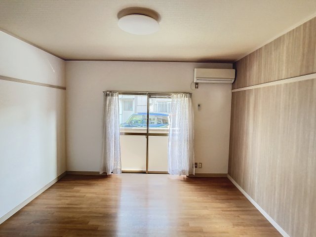 居室・リビング　反転タイプのお部屋の写真です。