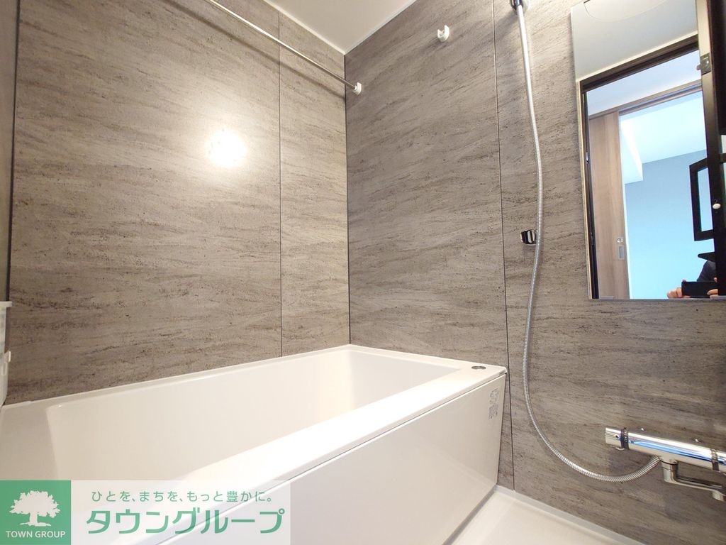 バス・シャワールーム　※同間取りのお部屋です。階数によって色合いが異なります。