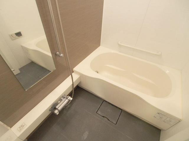 バス・シャワールーム　※別部屋参考写真