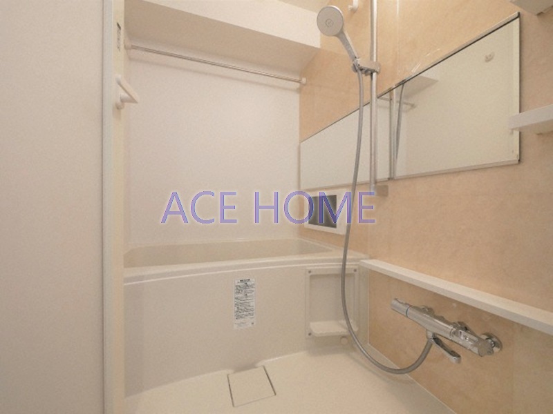 バス・シャワールーム　カラーパターン 偶数階：ホワイト基調 奇数階：ブラウン基調