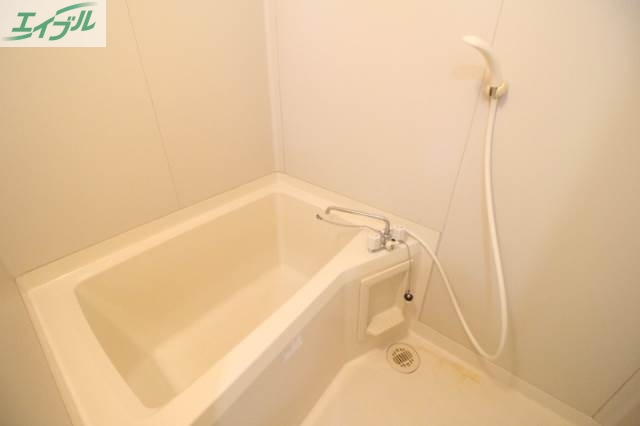 バス・シャワールーム　同物件別部屋の写真です