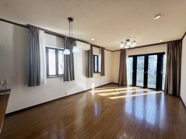 居室・リビング　～窓の多いリビング～