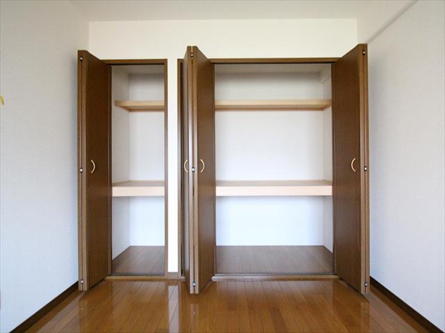 収納　松山市岩崎町　スプリエ道後II　北洋室収納