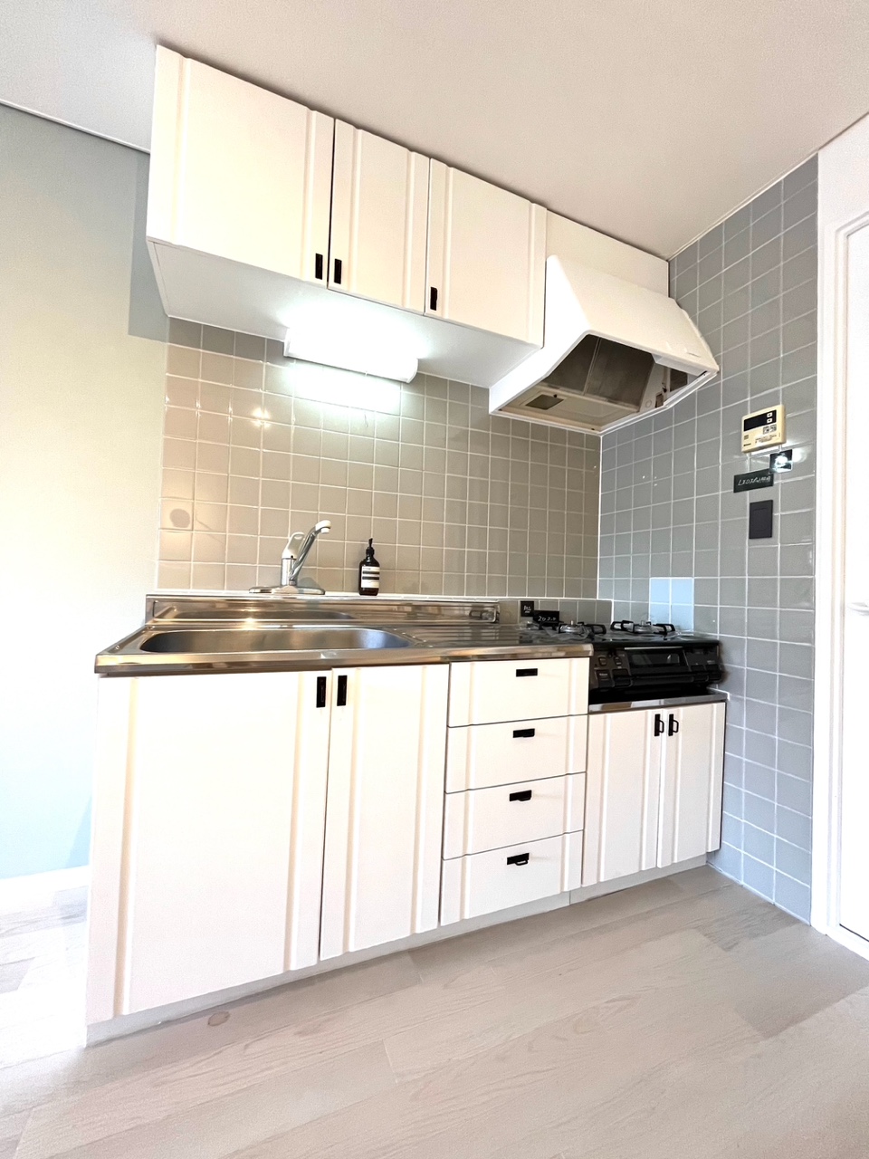 キッチン　２口コンロも収まる広々キッチン♪