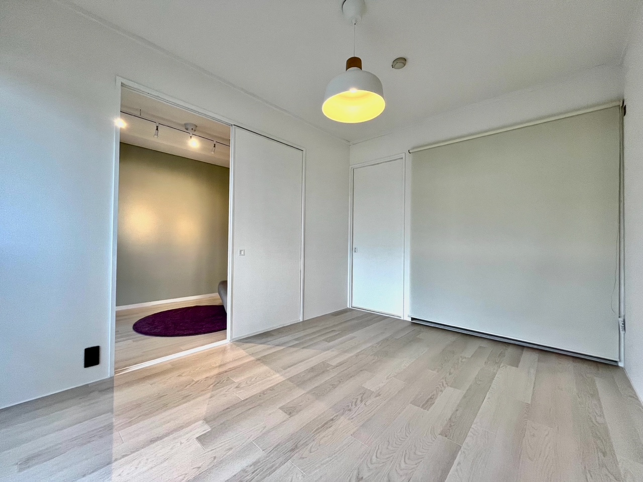 その他部屋・スペース　落ち着いたカラーの床材♪しかも全室照明付き！！