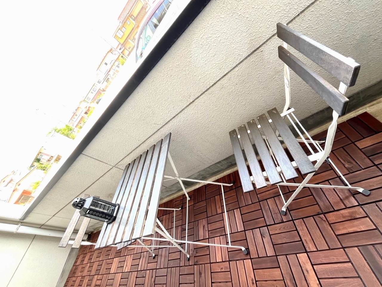 バルコニー　晩酌ができるウッドデッキ♪