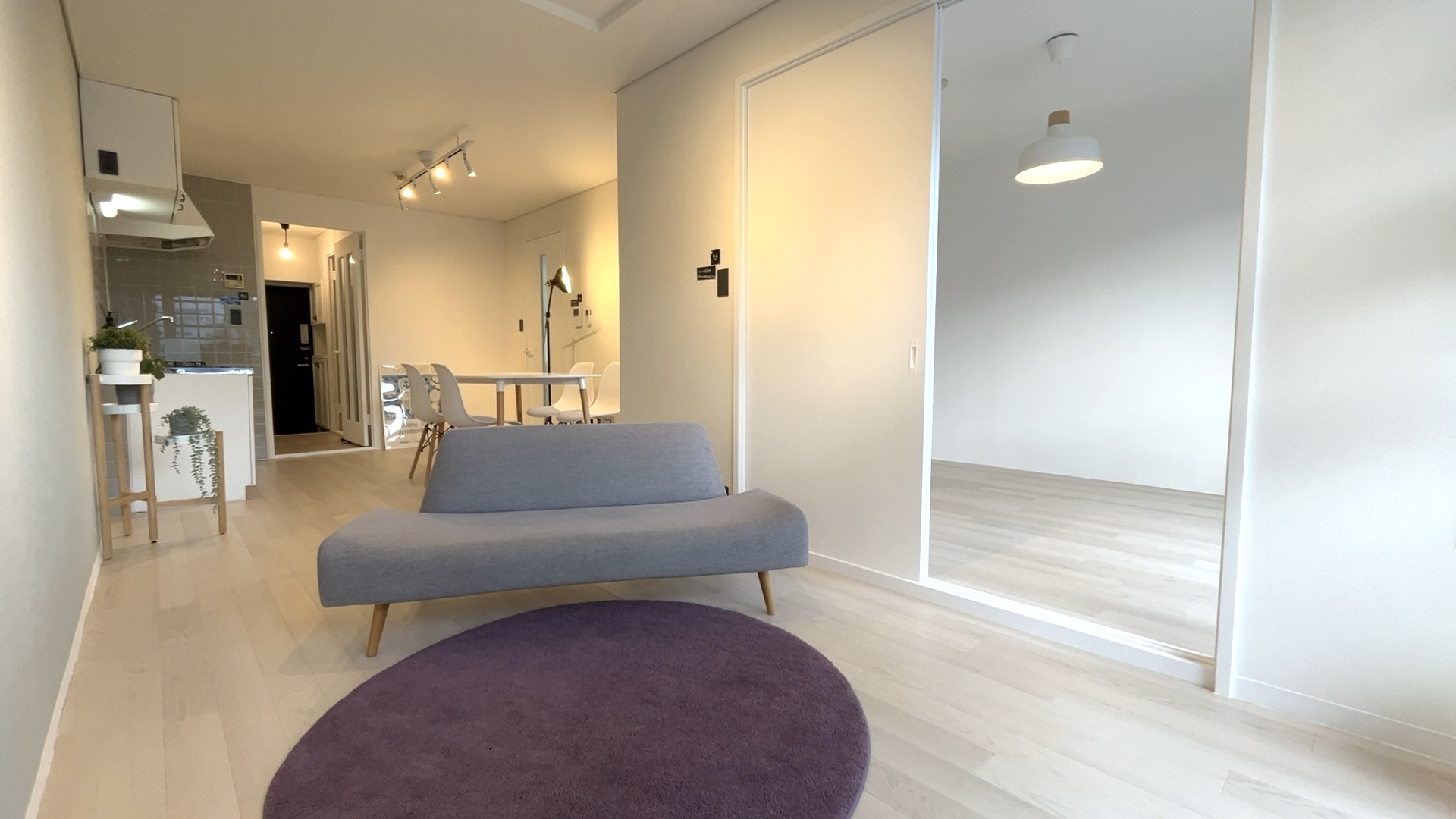 眺望　【モデルルーム】広々12畳！素敵な内装です♪