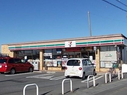 コンビニ　セブンイレブン川島伊草店（コンビニ）まで770m