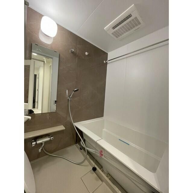 バス・シャワールーム　コンパクトで使いやすいお風呂です