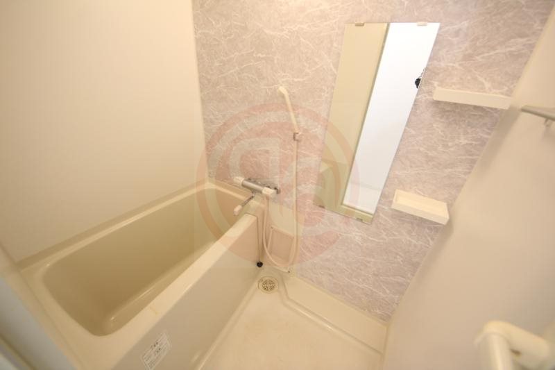 バス・シャワールーム　コンパクトで使いやすいお風呂です