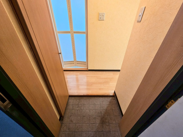 玄関　お問合せはシティホーム海田センター　082-821-2227