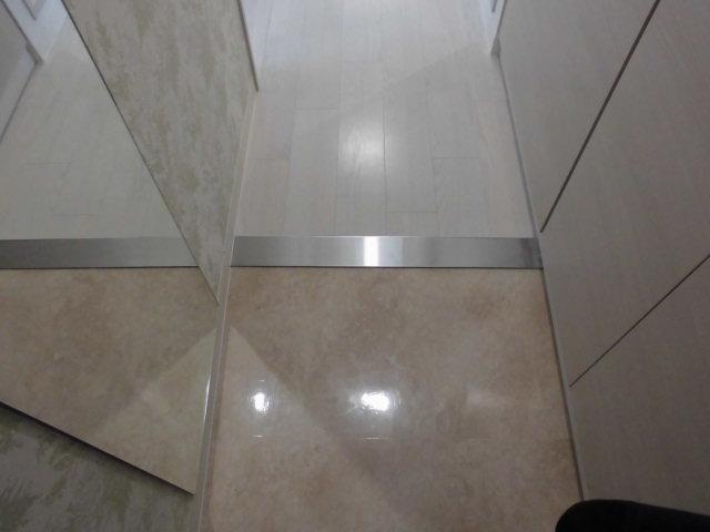 玄関　サンマリアージュ