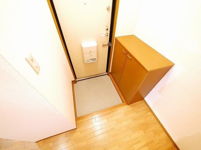 玄関　収納もある玄関です