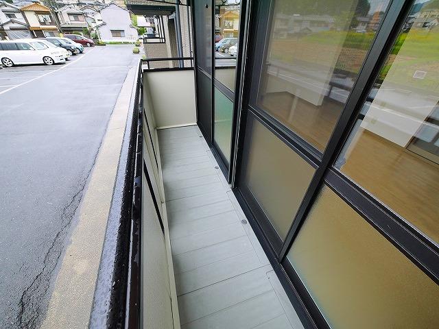 バルコニー　開放的で明るい空間を演出してくれるバルコニーです