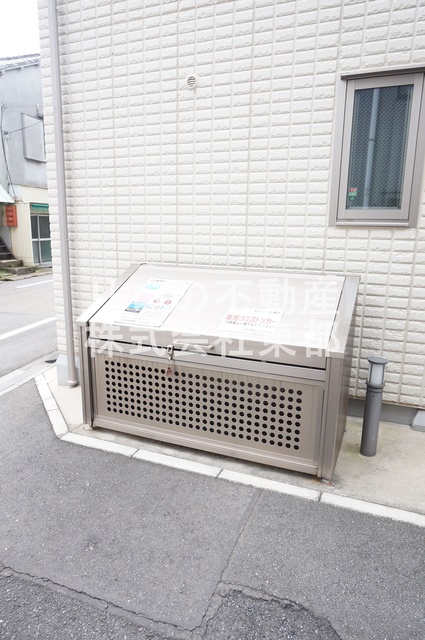 セキュリティ　不審者やセールスなどの侵入を防ぐことができるオートロック付！