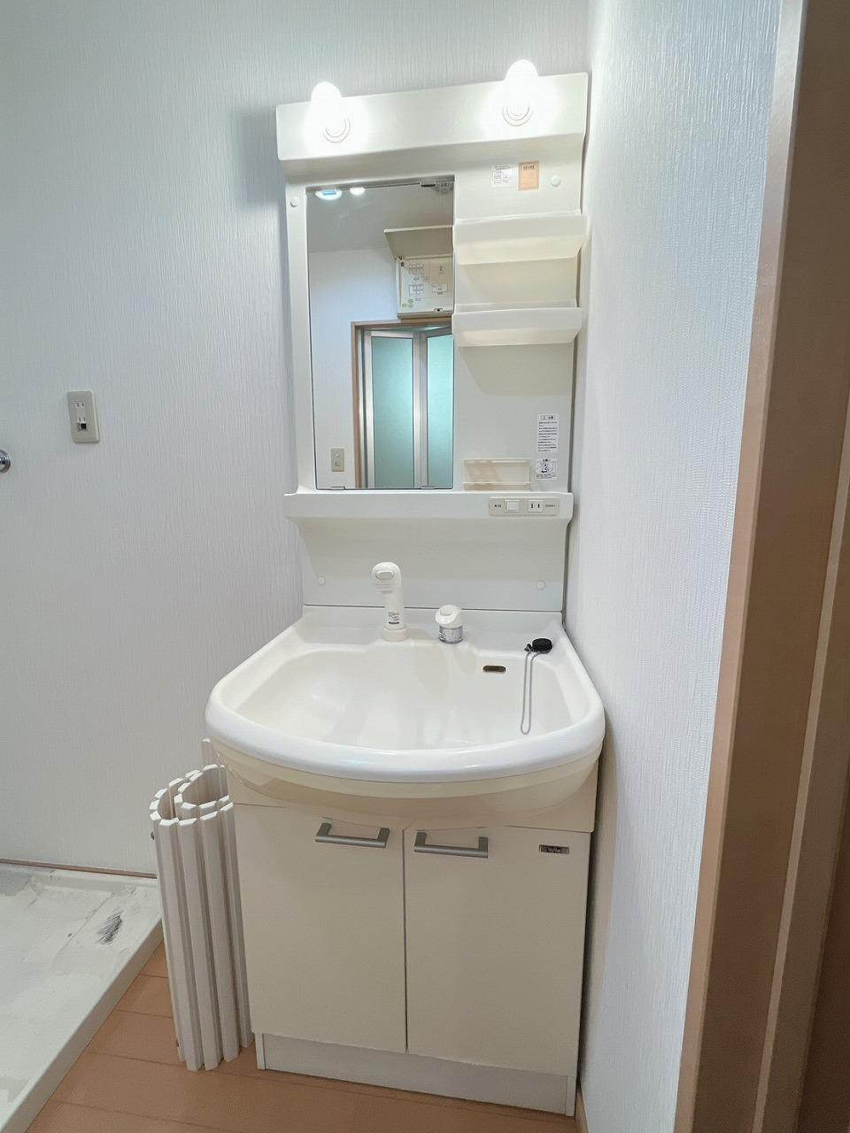 洗面設備　シャンプードレッサー＆洗濯機置場