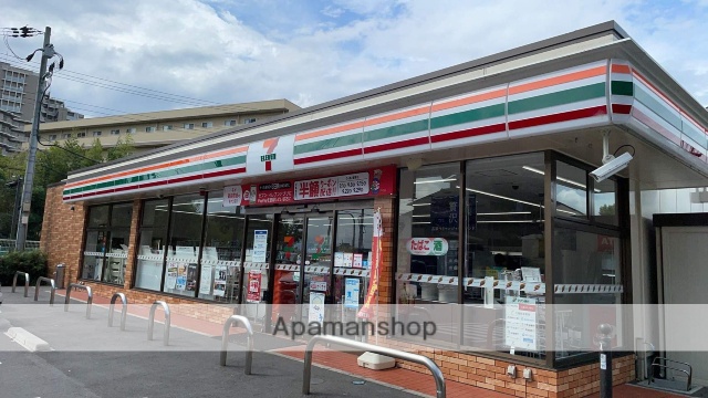 コンビニ　セブン－イレブン豊中東泉丘店（コンビニ）まで795m
