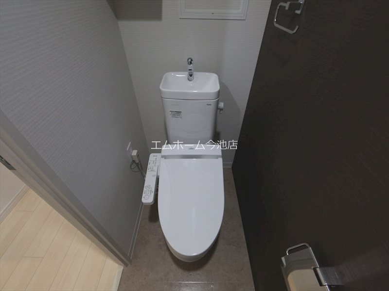 トイレ　温水洗浄便座付トイレ