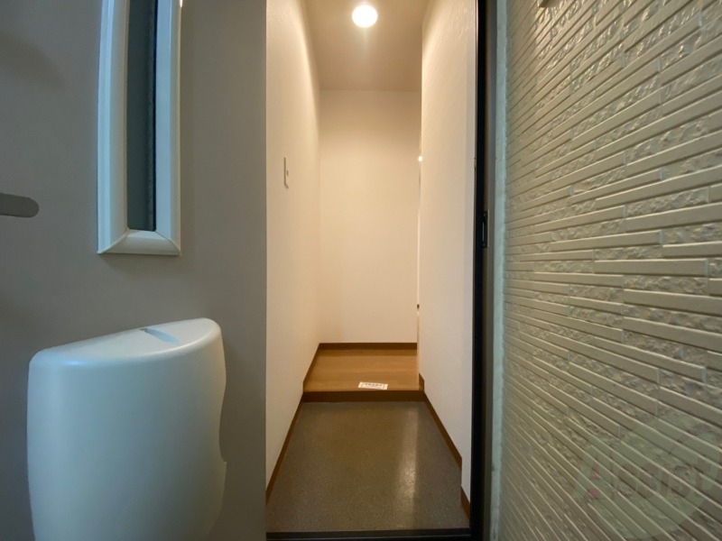 玄関　玄関です。白を基調としていて清潔感があります！