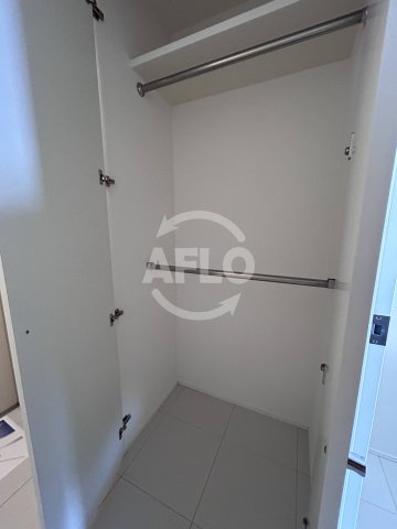 収納　レジディア江坂　クローゼット