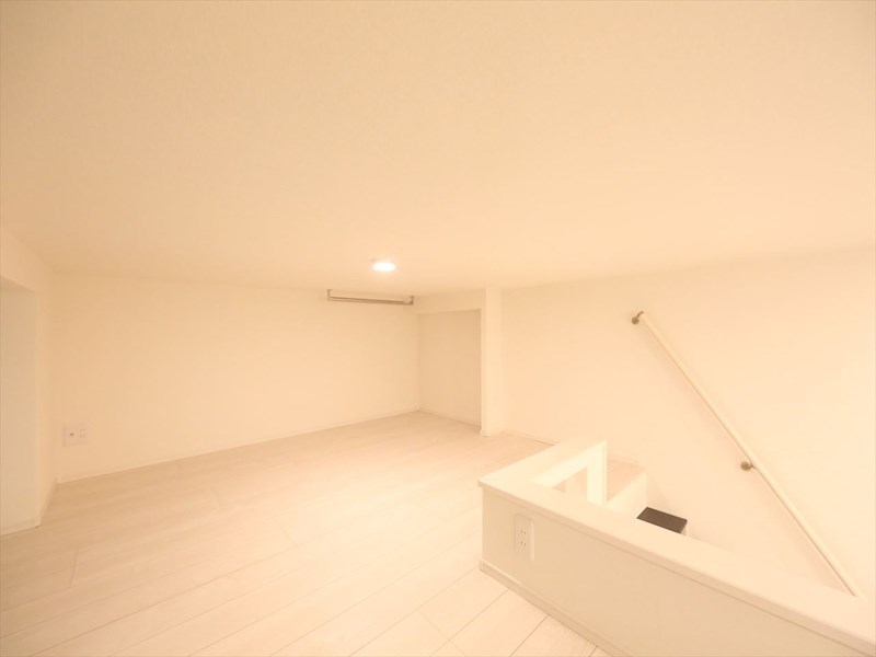 その他部屋・スペース　上段ロフト5.6帖（収納にも寝室にも使えます）